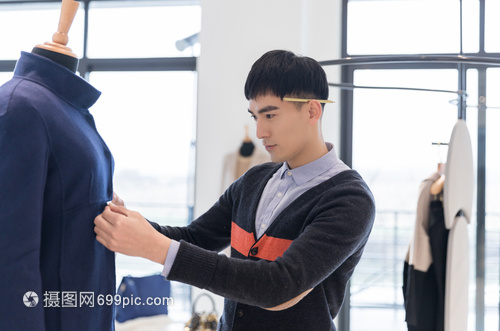 服裝設計師的精準藝術 從量體到制作的尺寸奧秘